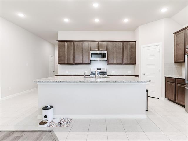 1904 Highlander Ct