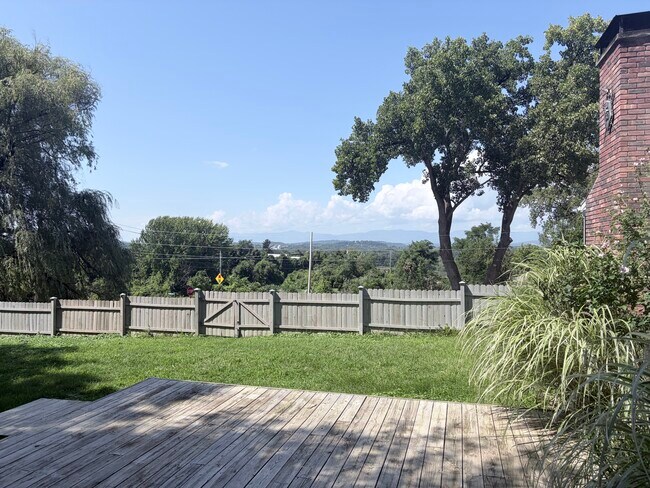 6 Pleasantview Dr