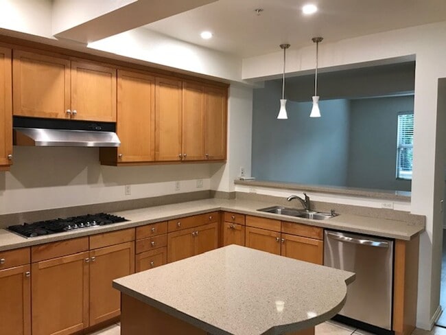 Photo - 2BR + 2 1/2BA CONDO AVAILABLE NOW IN BURBANK!