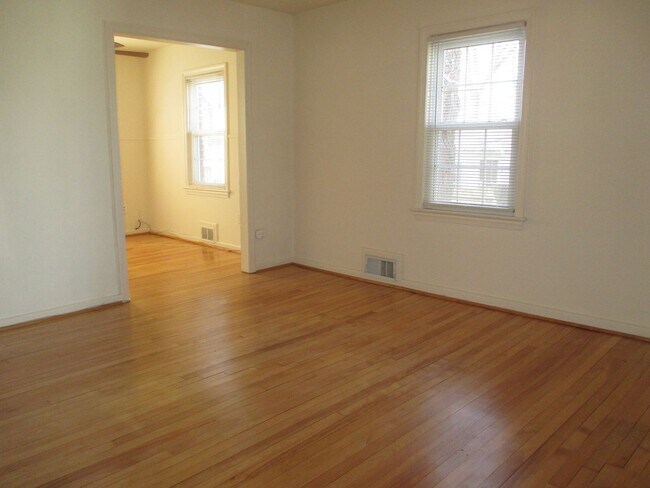 Photo - Semi-Deteched Near Hunington Metro!!