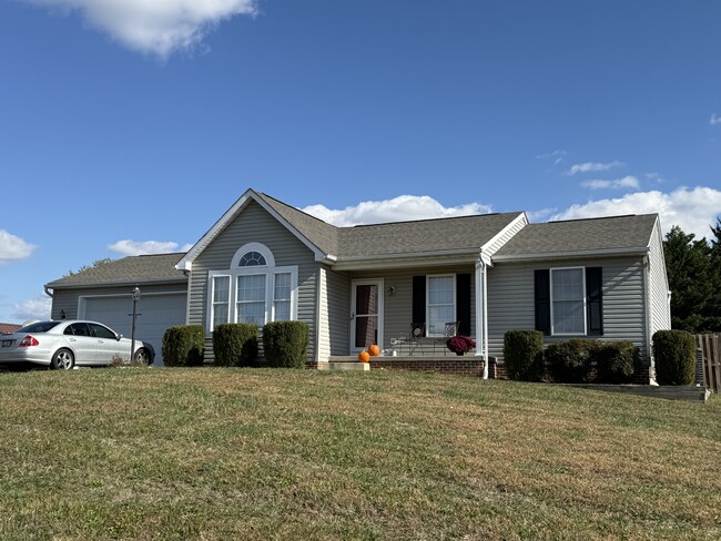 Amazing price on this stylish rancher - 11810 White Pine Dr