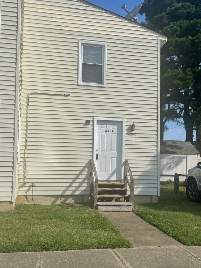 Photo - 362 Ridgewell Ave