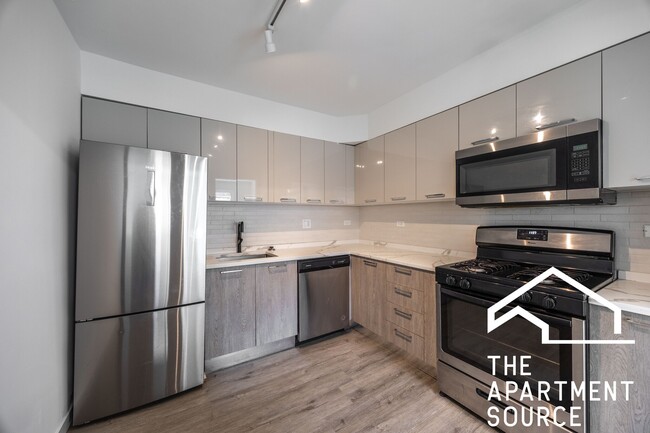 Building Photo - 7621 N Sheridan Rd Unit 2G