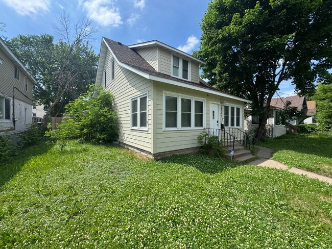 Photo - Charming 2-Bedroom Retreat on Morgan Avenue with Spacious 1106 Sq Ft Living Space