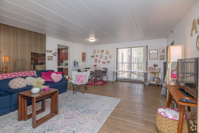 2BR, 1BA - 800SF - Living Room