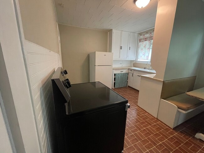 Photo - 125 Masonic Dr