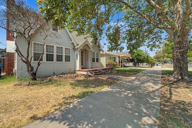 Photo - 1122 I St