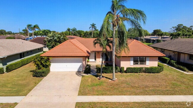 Building Photo - 10452 Greentrail Dr S Rental