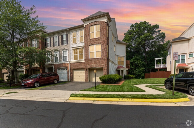 Building Photo - 43095 Hunters Green Square Rental