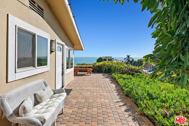 Photo - 22609 Pacific Coast Hwy Unidad 1/2