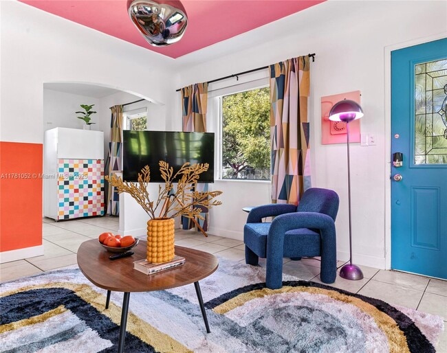 Photo - 260 NE 45th St