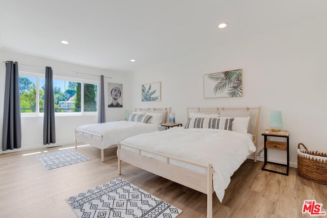 Photo - 5343 Tendilla Ave