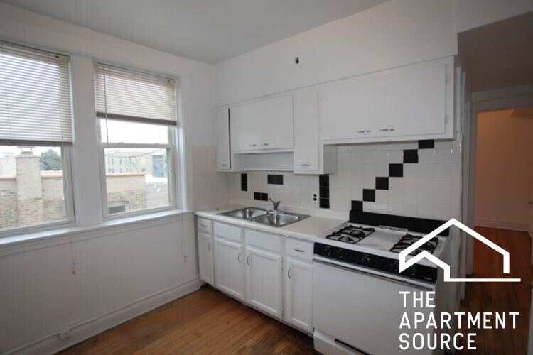 Photo - 3052 W Berteau Ave