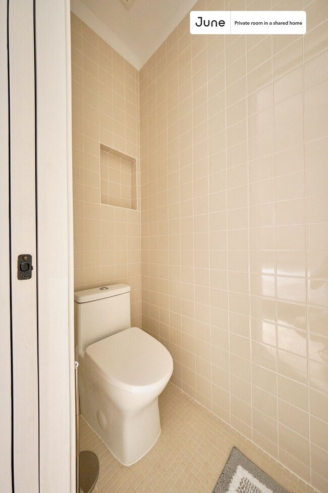 Room in Shared 4 bed/4 bath home in Ditmas Park