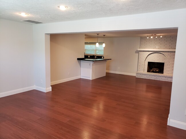 Photo - Granite Counter Tops w/ Open Floor Plan in...