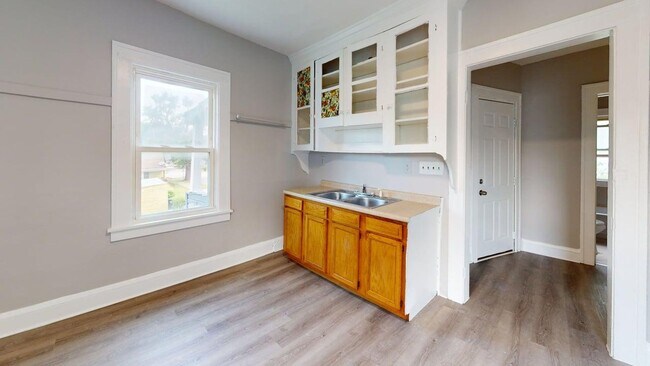 12813 Gay Ave Unit 2 - 2nd Flr