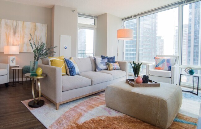 Photo - 251 E Ohio St Unidad 3707