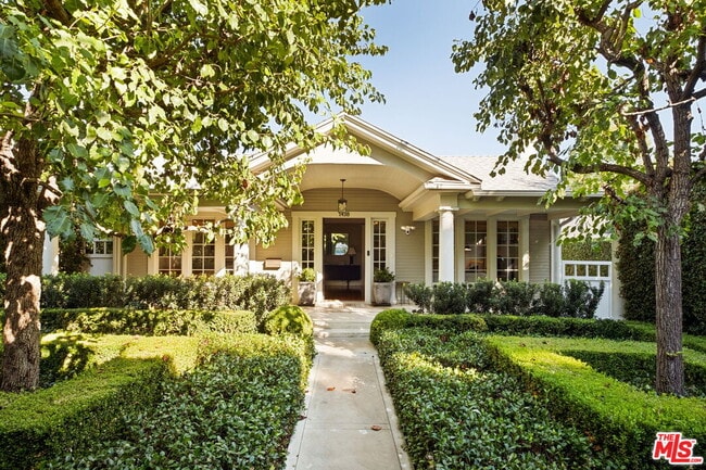 Photo - 1438 N Orange Grove Ave