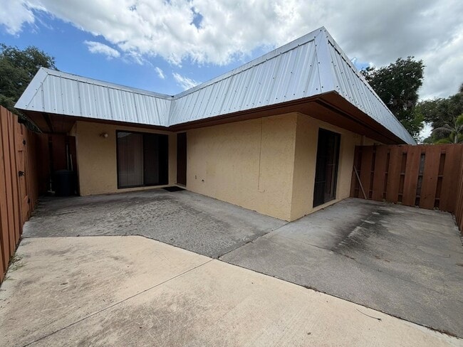 Photo - 2201 SW 28th St Unidad 50