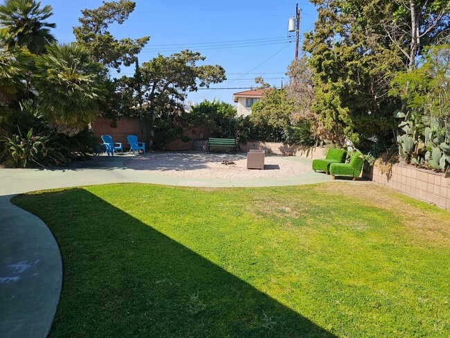 Photo - 1087 N Greengrove St