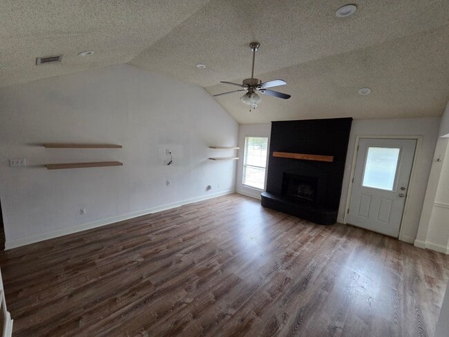 Photo - 209 W Billington Dr