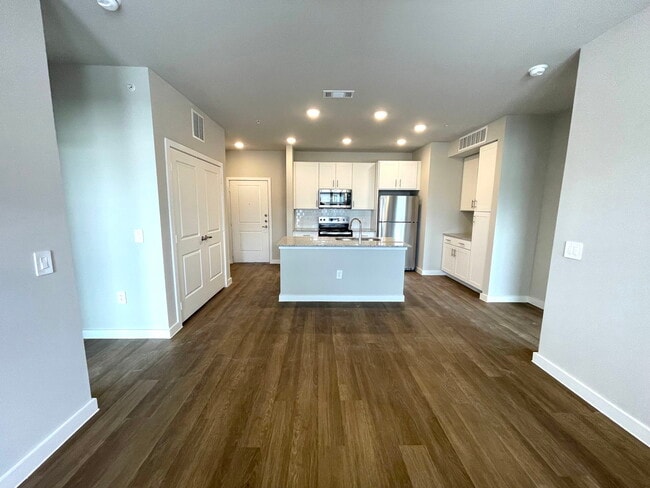 Building Photo - 3845 W Frontier Pkwy Unit 3221