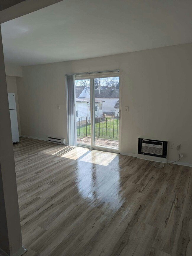 Building Photo - 23 S River St Unit 7