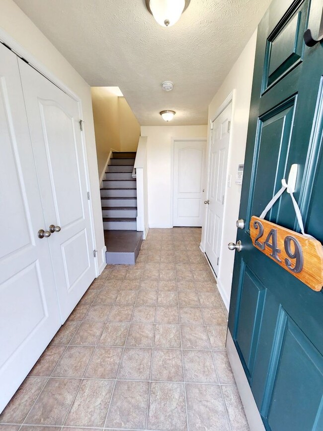 Photo - 3 bed/2.5 bath Townhouse in Westover - Ava...