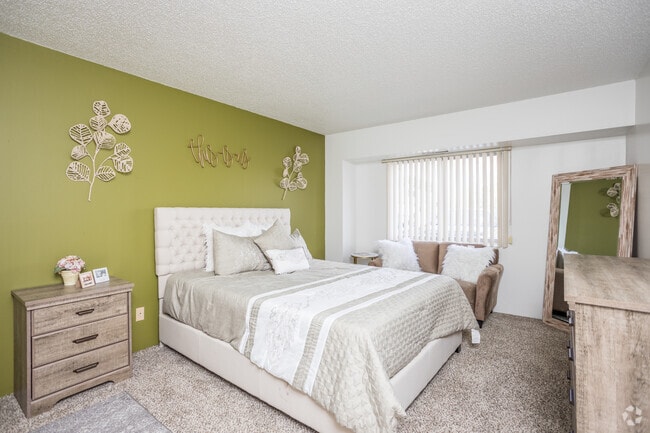 2BR, 2BA - 1,130 SF - 3000 Grand Apartments