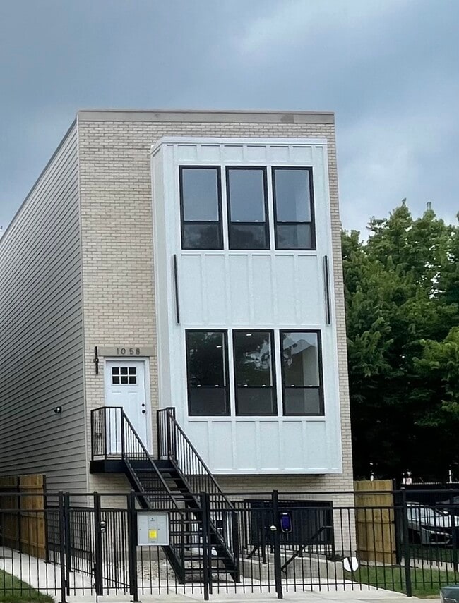 Building Photo - 1058 N Central Park Ave Rental