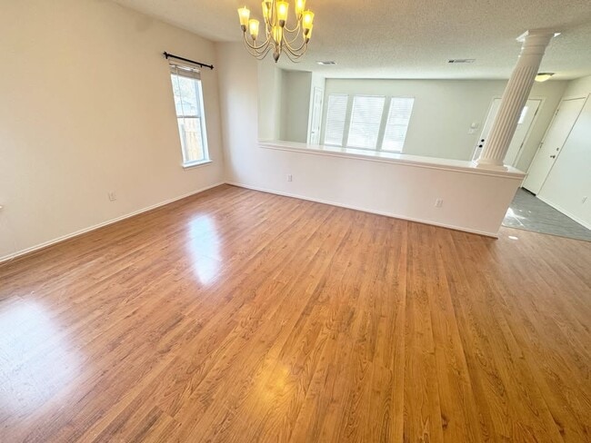 Photo - 2105 Zeppelin Dr