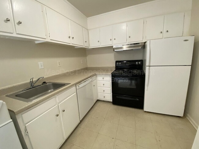 Photo - 809 Denton Cir