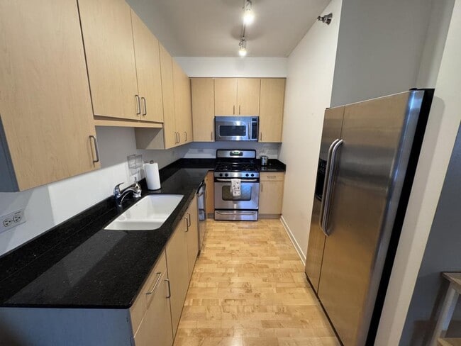 Photo - 330 W Grand Ave Unit 1005