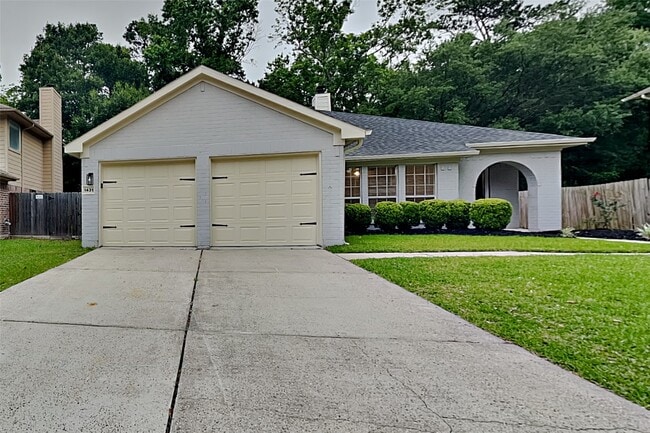 Building Photo - 1431 Redwood Village Cir