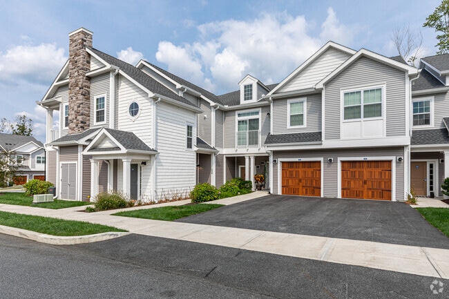 Exterior - The Cove at Gateway Commons