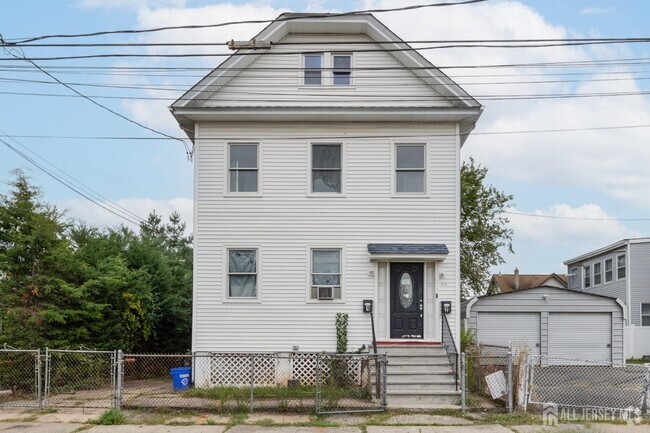 Building Photo - 44 Emerson St Unit 2 Rental