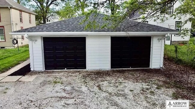 Estacionamiento en garaje - 1823 Euclid Ave Unidad 2