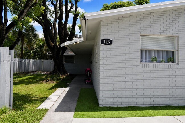 117 NE 30th Ct Unit 2