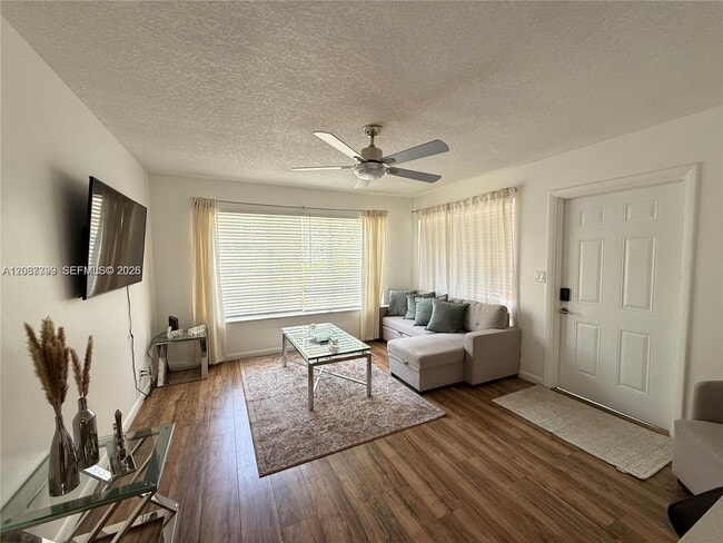Photo - 2220 NE 36th St Unidad #1