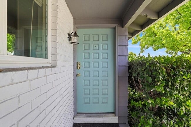 Photo - 1714 Woodridge Way