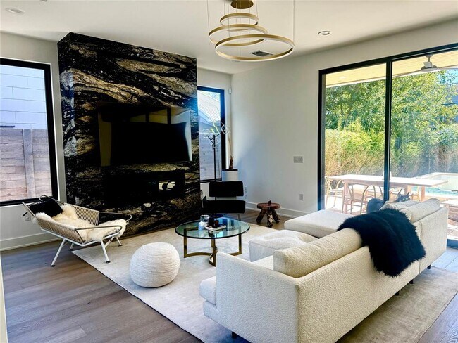 Photo - 2015 De Verne St