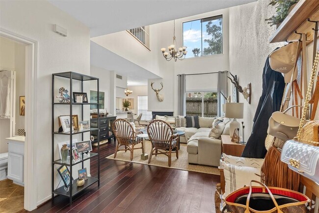 Building Photo - 2220 Bering Dr Unit 4 Rental