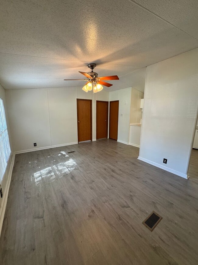 Photo - 1505 Ward Ave