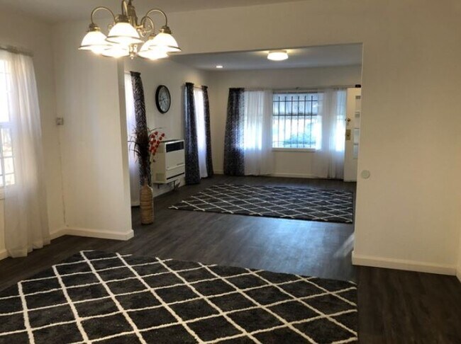 Photo - 3102 Raymond Ave