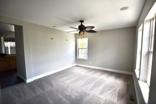 Photo - 2740 Wabash St