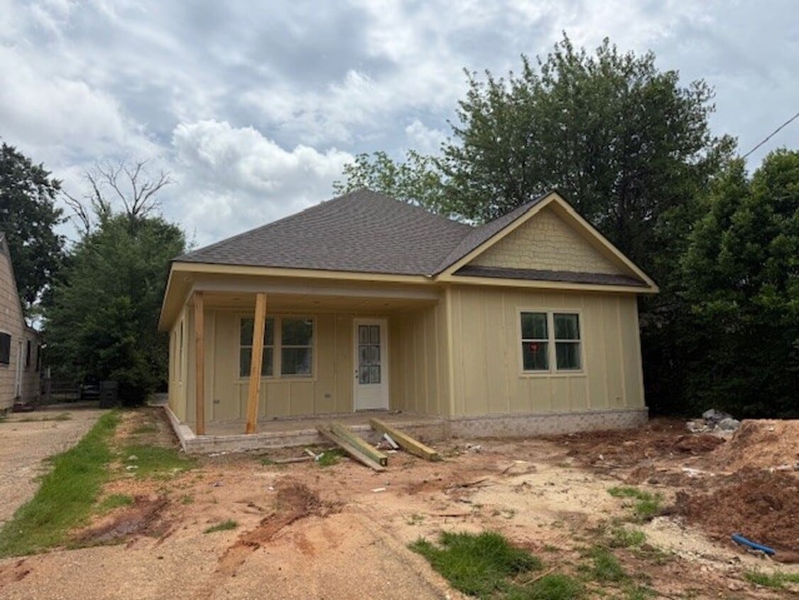 Under Construction 3 Bed 3.5 Bath Availabl... - Nice 3 Bed 3.5 Bath Available Fall!
