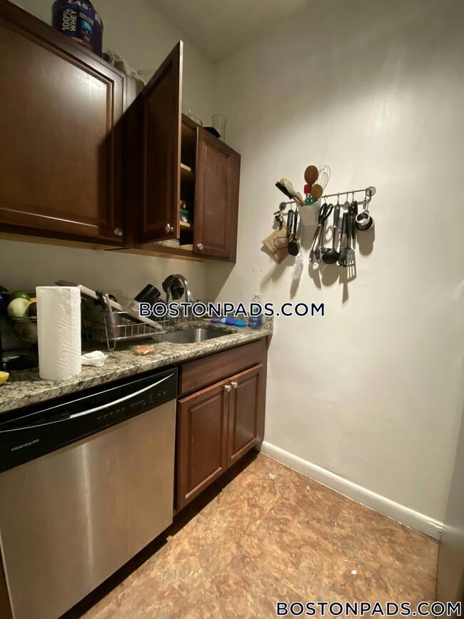 Photo - 23 Cortes St Unidad 13