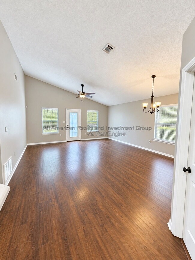 561 Rough Leaf Ln