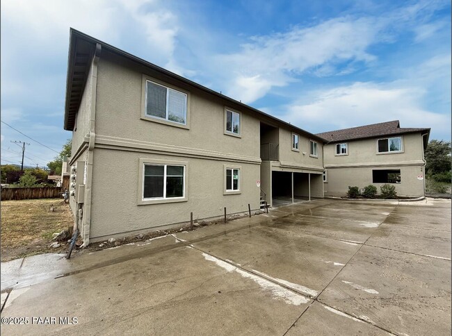 Building Photo - 564 Lincoln Ave Unit C