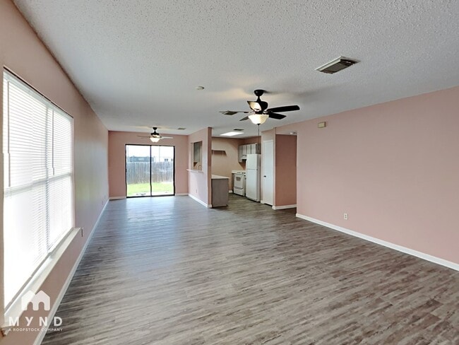 Photo - 7009 Blossom Creek